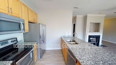 524 Cliffview Ct in Greer, SC - Building Photo - Building Photo