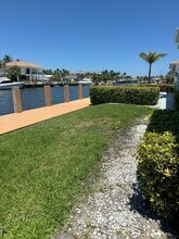 2713 NE 28th Ct, Unit 3 in Lighthouse Point, FL - Foto de edificio - Building Photo