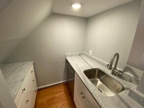 73 Hall Ave, Unit 2 in Somerville, MA - Foto de edificio - Building Photo