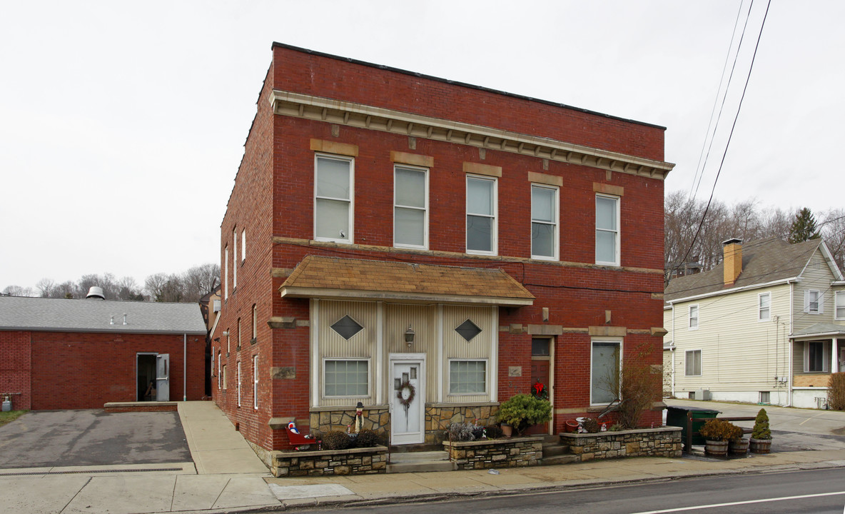 372 Washington Ave in Bridgeville, PA - Building Photo