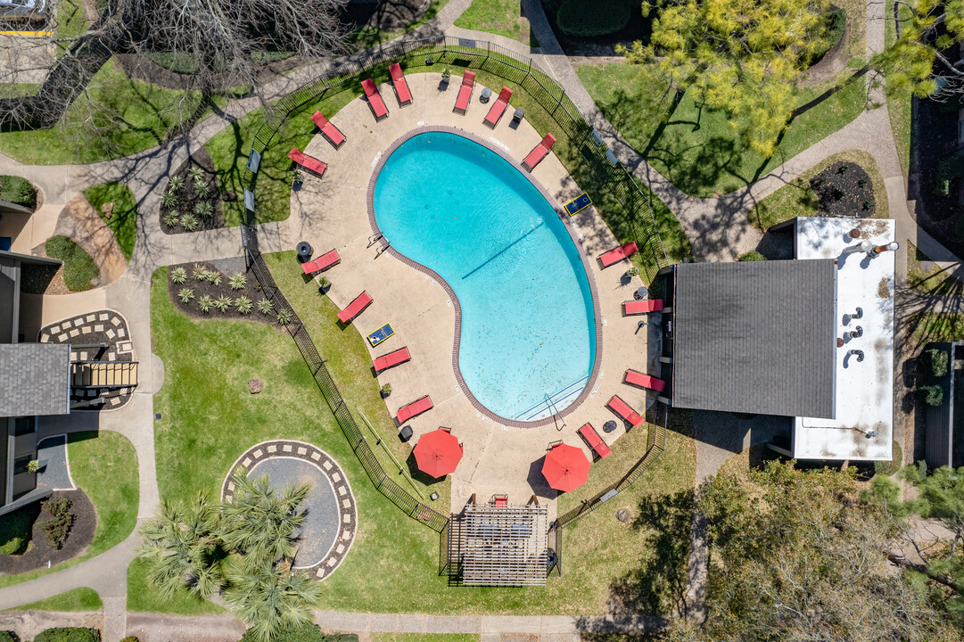 The Grand Hampton at Clear Lake in Houston, TX - Foto de edificio