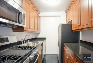 330 W 45th St in New York, NY - Building Photo - Building Photo