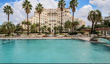 700 Wilmington Island Rd in Savannah, GA - Foto de edificio - Building Photo