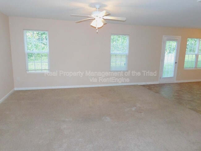 4621 Chapel Ridge Dr in Greensboro, NC - Building Photo - Building Photo