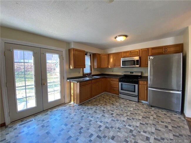 80 Pennsylvania Ave in New Britain, CT - Building Photo - Building Photo