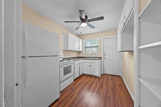 906 W Dean Ave in Killeen, TX - Building Photo - Building Photo