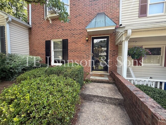 303 Oak Arbor Ln in Winston-Salem, NC - Building Photo - Building Photo