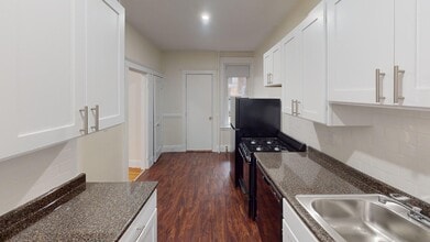 208 Kelton St in Boston, MA - Foto de edificio - Building Photo