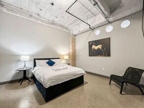 555 Evergreen St in Dallas, TX - Building Photo - Building Photo