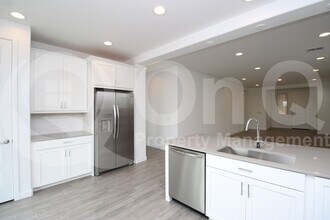 9535 W Roma Ave in Phoenix, AZ - Building Photo - Building Photo