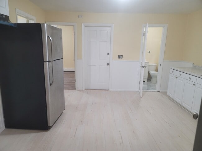 357 Poplar St, Unit 2nd floor