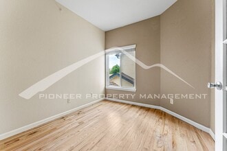 8707 E Florida Ave in Denver, CO - Foto de edificio - Building Photo