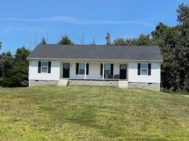 400 Lambert Rd in Scottsville, KY - Building Photo