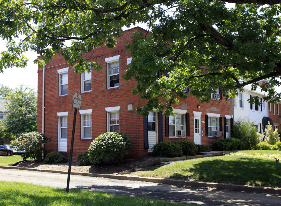 910 S Patrick St in Alexandria, VA - Building Photo