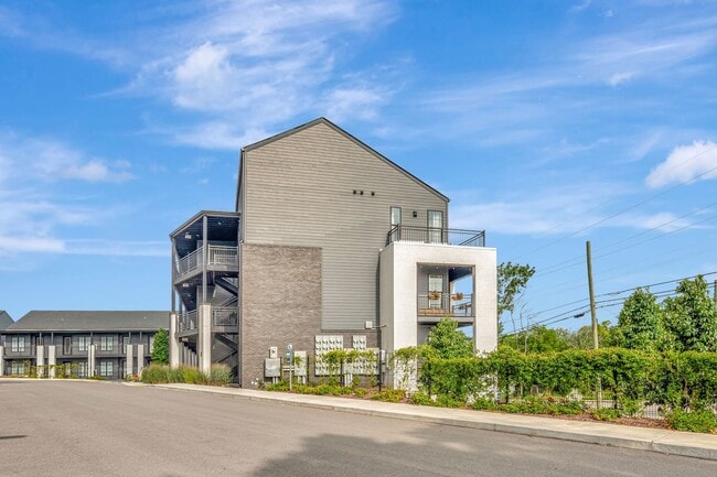 600 E Trinity Ln in Nashville, TN - Building Photo - Building Photo