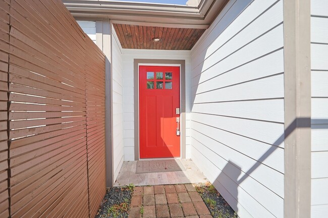 2214 Holly Knoll St in Houston, TX - Building Photo - Building Photo