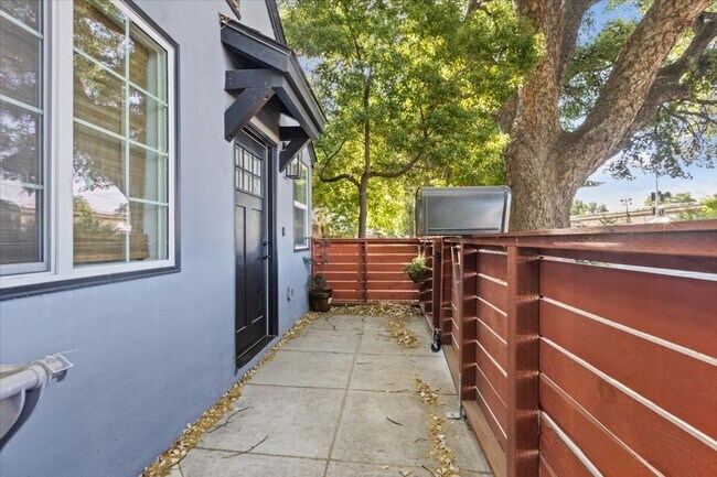1307 W St in Sacramento, CA - Building Photo - Building Photo