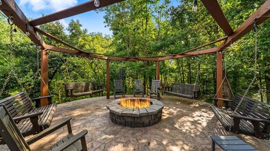 2209 Henderson Springs Rd in Pigeon Forge, TN - Building Photo - Building Photo