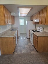 1151 Willow Ln in Grants Pass, OR - Building Photo - Building Photo