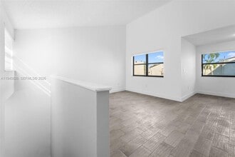 10050 NW 9th St Cir in Miami, FL - Building Photo - Building Photo