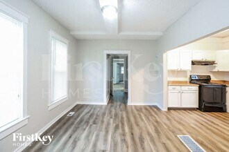 2448 Norton Ave in Kansas City, MO - Foto de edificio - Building Photo