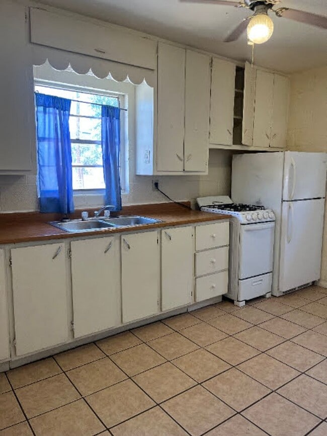 1106 Puerto Rico Ave in Alamogordo, NM - Building Photo - Building Photo