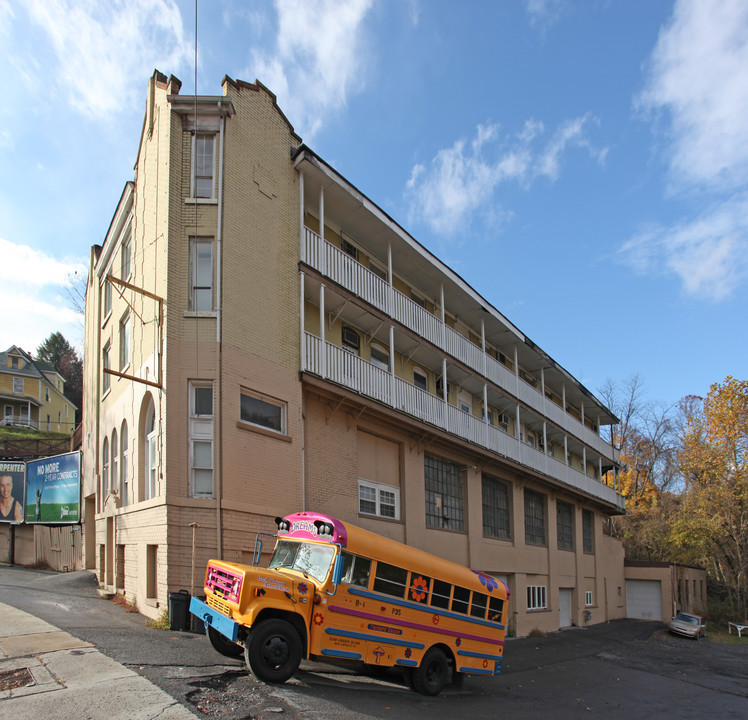 15 Locust Ave in Fairmont, WV - Foto de edificio