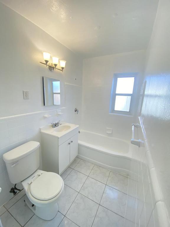 1421 E 8th Ave in Hialeah, FL - Building Photo - Building Photo