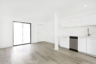 6745 Laurel Canyon Blvd in Los Angeles, CA - Building Photo - Building Photo