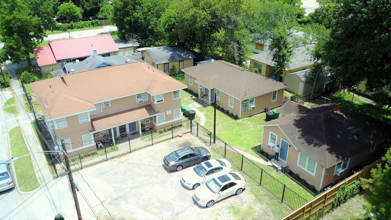 The Residences at Sam Wilson in Houston, TX - Building Photo