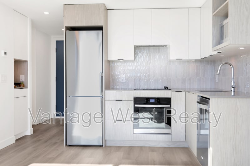 1488 Bertram St in Kelowna, BC - Building Photo