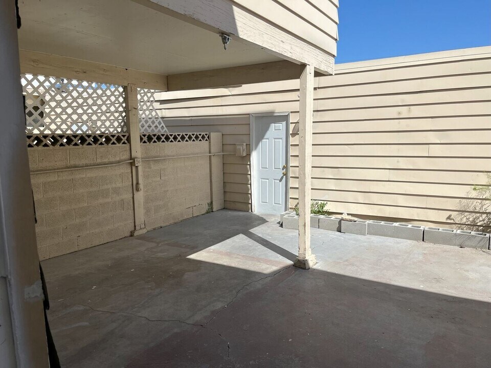 4932 Larkspur St in Las Vegas, NV - Building Photo