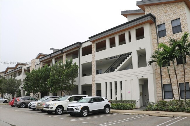 7819 NW 104th Ave in Doral, FL - Building Photo - Building Photo