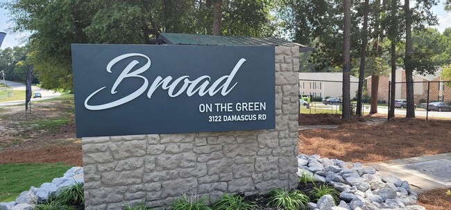 Broad on the Green in Augusta, GA - Foto de edificio - Building Photo