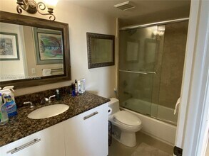 3300 NE 191st St, Unit 906 in Aventura, FL - Foto de edificio - Building Photo