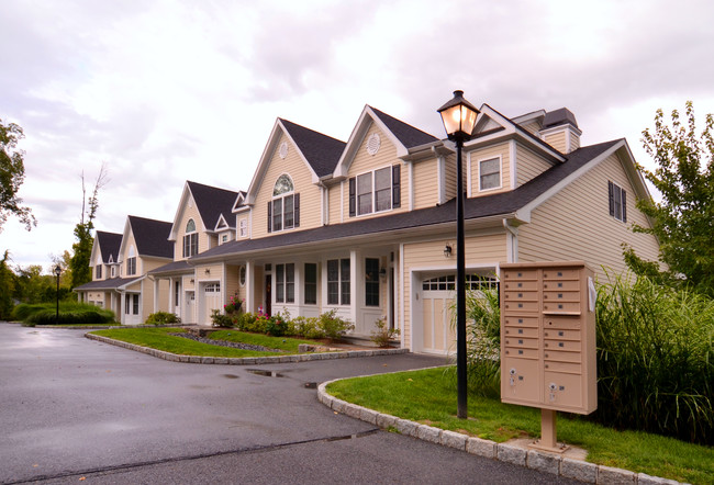 Stoneleigh Ave in Carmel, NY - Building Photo - Building Photo