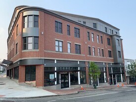 Harbor Village in Gloucester, MA - Building Photo