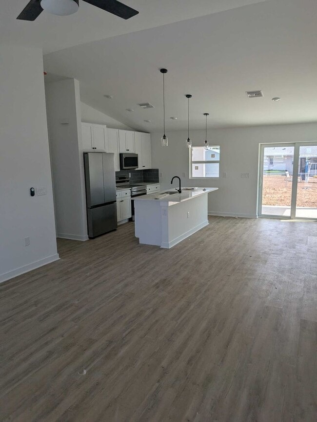 1423 NE 12th Pl in Cape Coral, FL - Building Photo - Building Photo