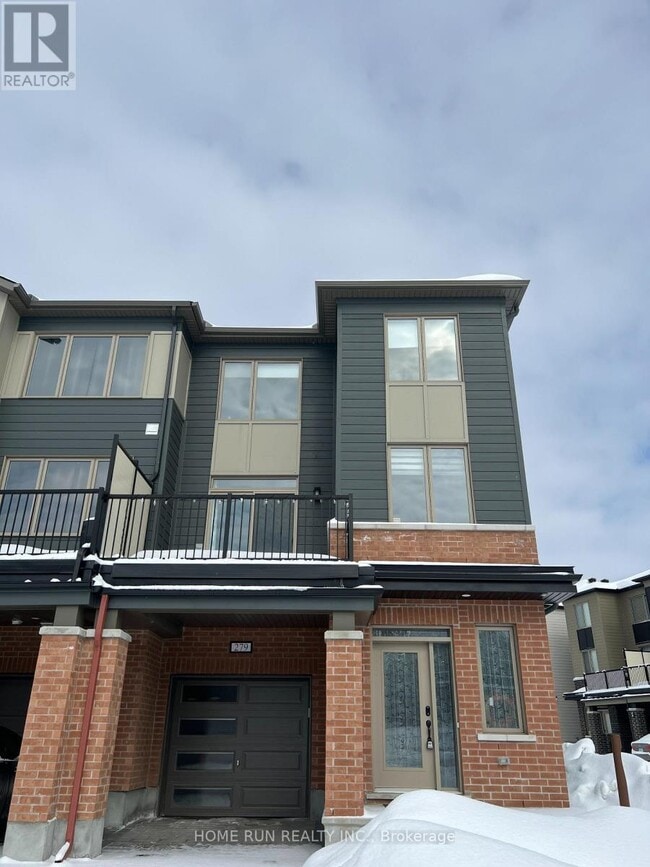 property at 279 Squadron Cres