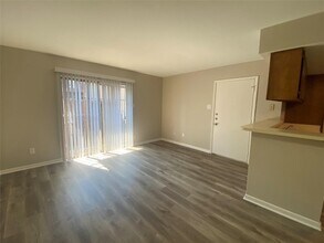 12905 Woodforest Blvd, Unit 607 in Houston, TX - Building Photo - Building Photo