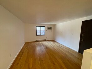 224 Main St, Unit 1B in Woburn, MA - Foto de edificio - Building Photo