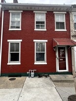 117 E North St in Carlisle, PA - Building Photo