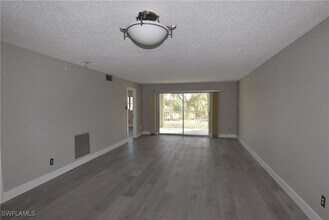 5667 Rattlesnake Hammock Rd in Naples, FL - Building Photo - Building Photo