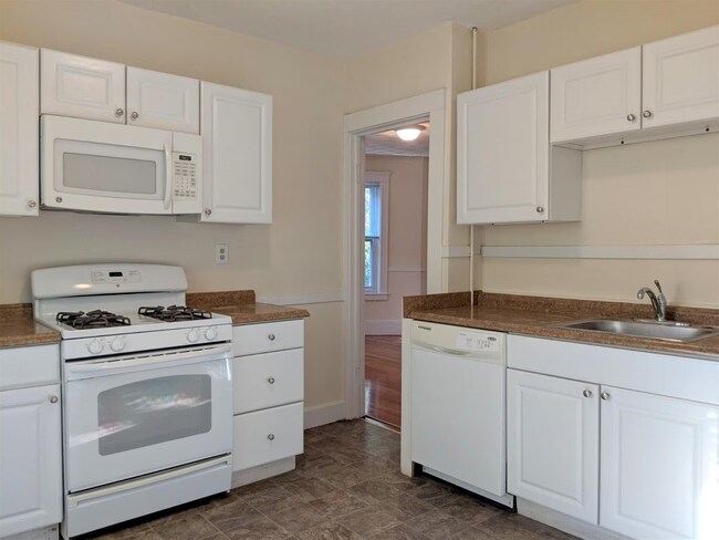 14 Sanborn Ave, Unit 3 in Somerville, MA - Building Photo - Building Photo