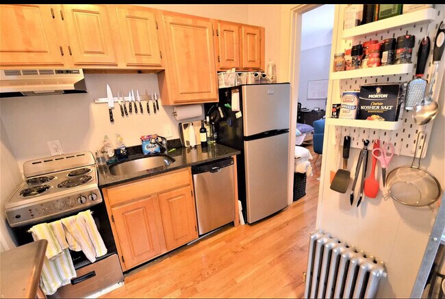644 Beacon St, Unit 4