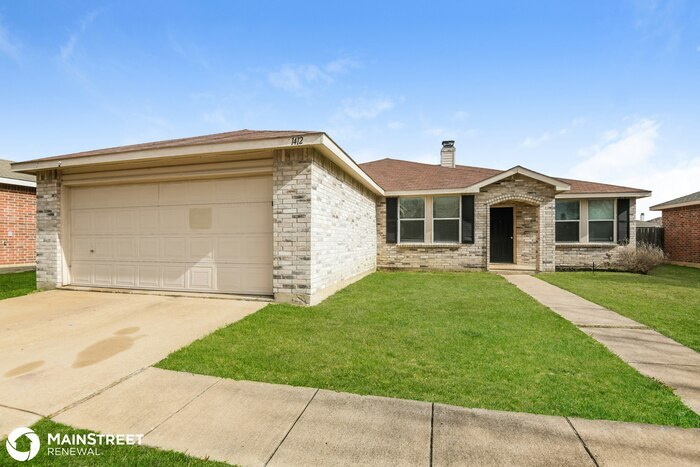 1412 Dandelion Trail in Burleson, TX - Foto de edificio