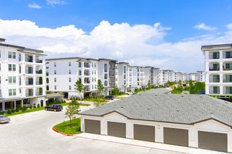 The Towers Woodland in Conroe, TX - Building Photo - Building Photo