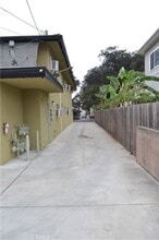 429 N Electric Ave, Unit B in Alhambra, CA - Foto de edificio - Building Photo