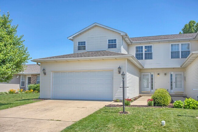 606 Sunflower St in Savoy, IL - Building Photo - Building Photo