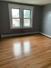 888 Grafton St, Unit 2 in Worcester, MA - Foto de edificio - Building Photo